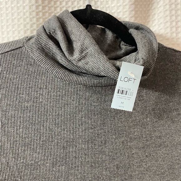 NWT LOFT Petite Ribbed Turtleneck Top - Picture 4 of 5